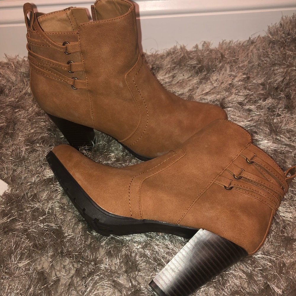 Brown suede booties - Picture 2 of 6